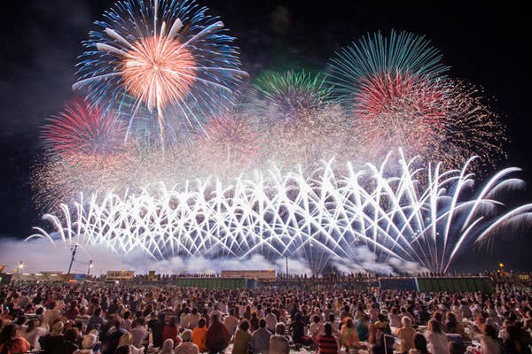 ★催行決定★『第97回全国花火競技大会　大曲の花火/イス席プラン』全国から選び抜かれた花火師が日本一を目指す日本三大花火大会！東京駅発/復路夜行バスツアー2