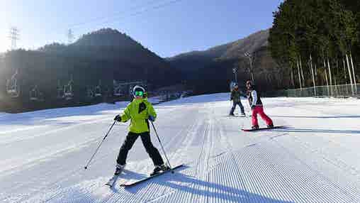 【新宿朝発】ぶっとび!日帰りスキー&スノボ|カムイみさかスキー場(リフト券付)