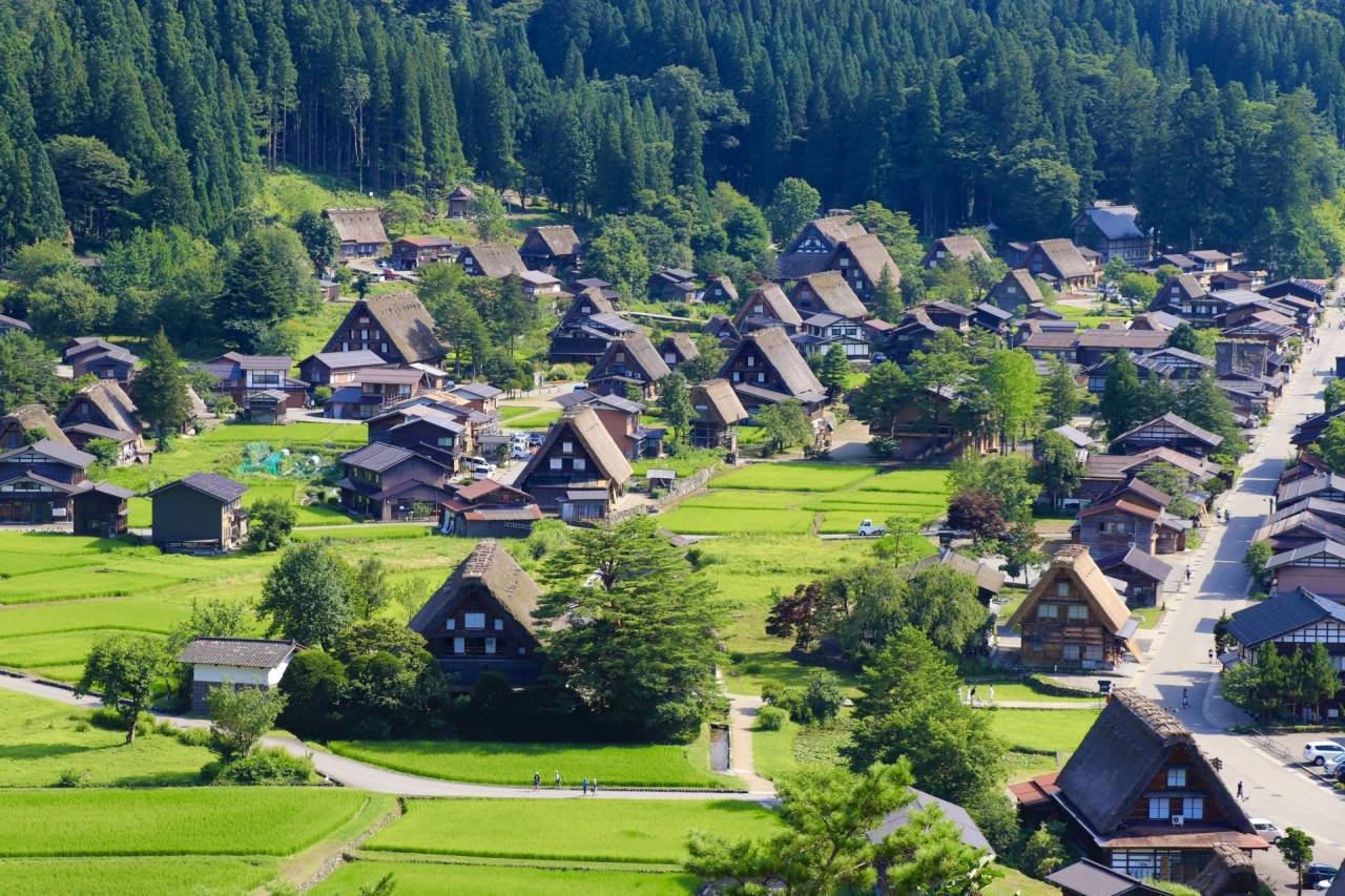 ♪おわら節の旋律に酔いしれる♪ 越中八尾『おわら風の盆』と世界文化遺産！白川郷「合掌造り集落」2日間【近鉄八尾・八戸ノ里・枚方市・JR高槻発】3