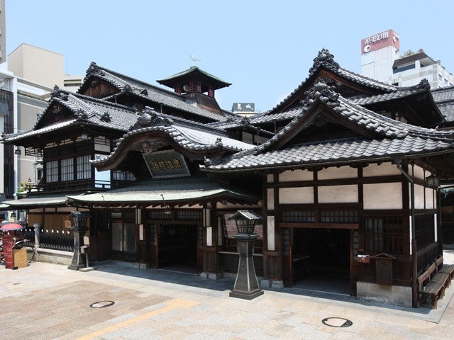 ■〔道後温泉ミニガイドツアー＆道後グルメクーポン和 付き〕松山空港利用　道後温泉と「又新殿（ゆうしんでん）」をガイドが解説！　四国ホテルチョイス　3泊4日3