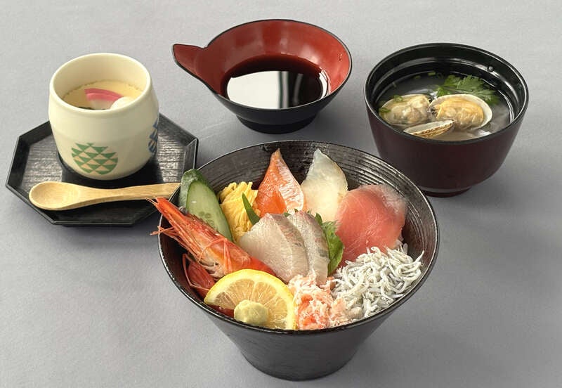 【光・下松・徳山発】バスツアー初の試み！あの”フジミツ”でフードロス商品詰め放題と瑠璃色の海上アルプス！青海島クルーズ　日帰り1