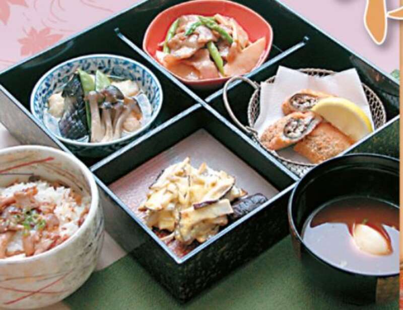 【東京都内発】 巫女舞にうっとり♪冠稲荷神社特別奉納舞い！ 栃木巨峰2房狩りとご利益満載！新涼のときめき旅　日帰り2