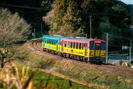 【高知県内発】 ＪＲ木次線ローカル列車スイッチバック体験と秋色に染まる奥出雲・帝釈峡神龍湖クルーズ ２日間