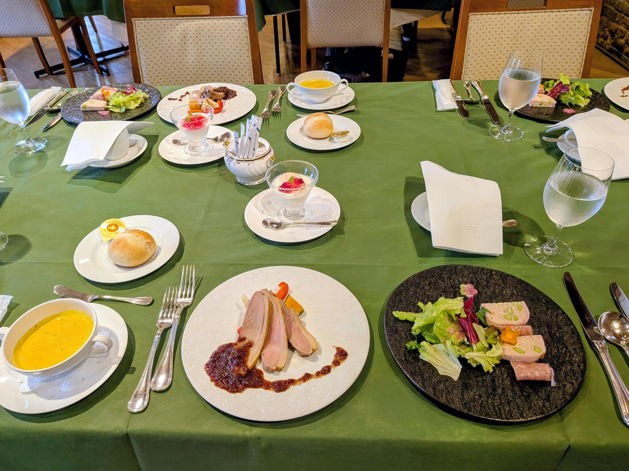【京成船橋発】】《30名限定》 牛久シャトー見学＆カジュアルフレンチランチ＆樹齢1000年の大イチョウ観賞＜コースNo.26-1105-A＞（京成トラベル）3