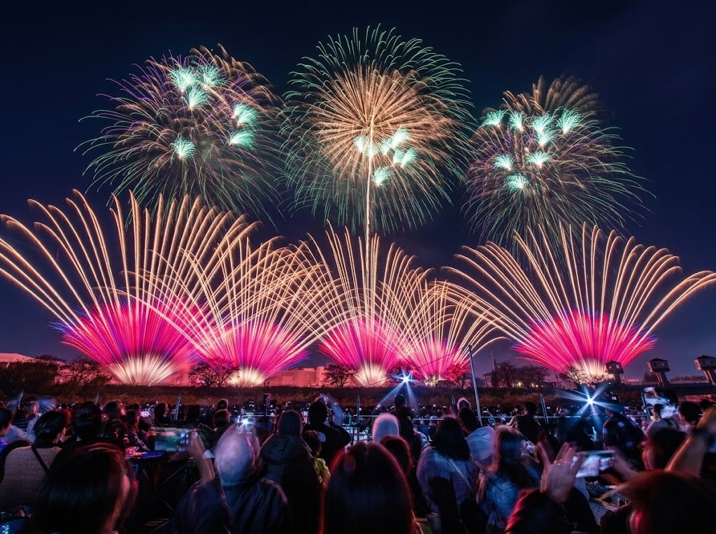 【新宿発】ぶっとび格安✨日本三大花火🎆「土浦全国花火競技大会」(観覧席なしプラン）秋の夜空を彩る大迫力の花火を満喫！3