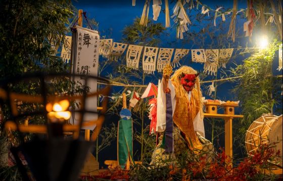 【バスハイク／博多発着／添乗員同行】2026/11/21(土)出発限定！幻想の棚田夜神楽鑑賞と神話の里・高千穂 ～五穀豊穣への感謝と祈りを伝える幻想の神楽～1