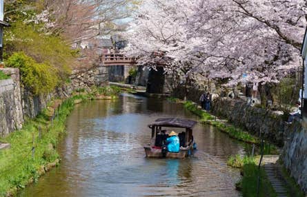 【梅田発】近江八幡　近江牛と城下町散策　四季を感じる水郷の町近江八幡よくばりツアー
