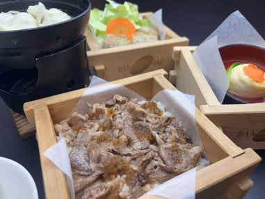 【茨城県内発】 ご当地グルメの３段せいろランチ！穴場の紅葉スポットも！ お米１㎏＋海産物セット付！ よみうり大創業祭ミステリーツアー