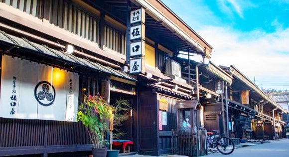 ＜新宿発・西船橋発＞ 北陸＆飛騨路をめぐる 秋色の三都物語♪　世界遺産『白川郷』と小京都『飛騨高山』　そして、紅葉の『金沢 兼六園』の旅 　２日間3