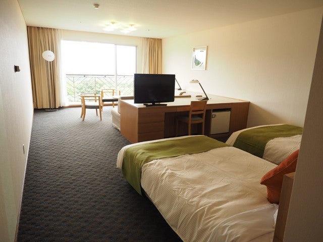 ■【往復高松空港利用】小豆島への旅♪　マイオリーブオイルブレンド体験付！　高松港⇔池田港往復フェリー付　瀬戸内海一の夕陽が楽しめる！　オリビアン小豆島 夕陽ヶ丘ホテル指定《夕朝食付》　3泊4日3