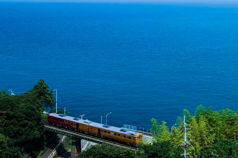 【岡山駅・新倉敷駅発】陸・海・空を満喫♪観光列車「伊予灘ものがたり」～大洲編～　２日間1