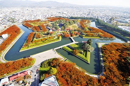 ▼【青森県内発着】路面電車「五稜郭公園前」徒歩1分！＜ホテルマイステイズ函館五稜郭＞函館フリープラン5日間　往復新幹線とホテル宿泊のセットでこの代金！お手軽価格で気軽に函館へ2
