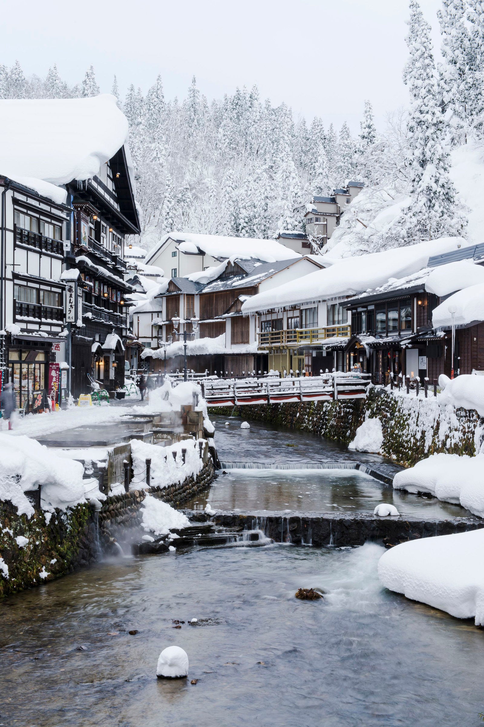 【大崎・石巻・県北エリア発】 雪化粧のノスタルジックな銀山温泉とこたつ舟で楽しむ最上川舟下り（日帰り）2