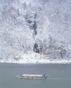 【福岡空港発】 冬景色まるごと山形　最上川こたつ舟と白銀の銀山温泉街３日間