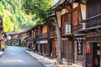 ＜ハイク中級＞『木曽路と中央アルプスの山岳風景を満喫　馬籠宿から妻籠宿ハイキングと紅葉の千畳敷　2日間』【新大阪・竹田出発】