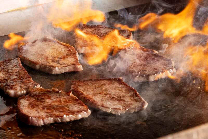 【関西空港発着】煌めくイルミネーション×ほっこり温泉　まんぷくグルメミステリーツアー３日間2