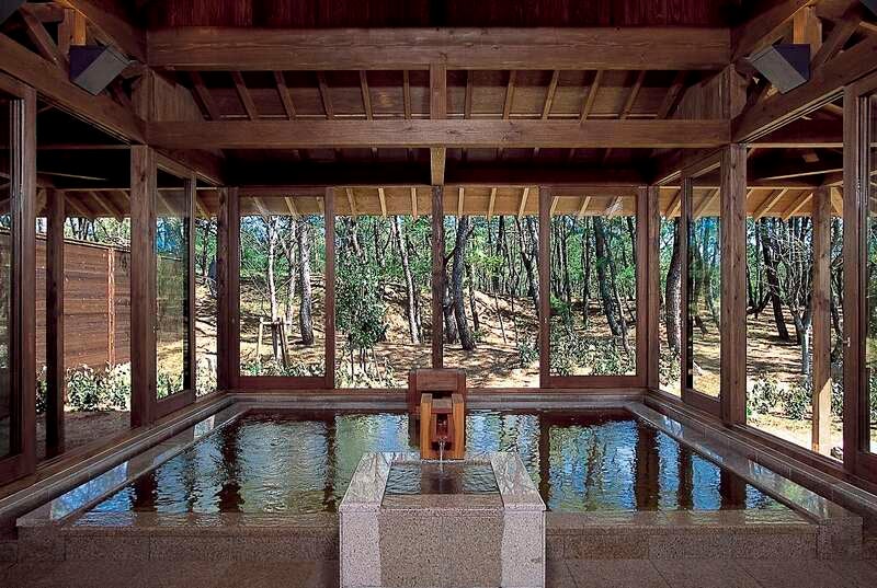 【秋田空港発】 南九州3つの世界遺産  天草大王・真鯛・車海老・鹿児島産A５黒毛和牛！美食と郷土芸能の協演  ４日間2