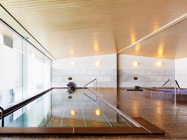 ■【新千歳空港利用】空港⇔ルスツ間の往復送迎バス付（約2時間）で移動もラクラク♪北海道の四季と過ごす大自然の中のラグジュアリーホテル！ウェスティン ルスツリゾート指定3泊4日（朝食付）3