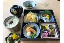 【梅坪・豊田発】＊日帰り昼食付＊『京都屈指の桜の名所平野神社と東寺「紅枝垂桜」不二桜と五重塔』3