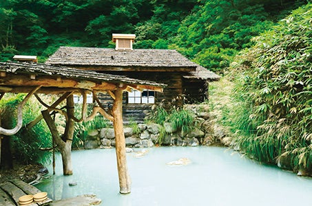 【広島空港発着】みちのく３つの名湯・秘湯めぐりと男鹿半島・角館・白神山地・青池3日間　新玉川温泉・不老ふ死温泉・乳頭温泉郷1