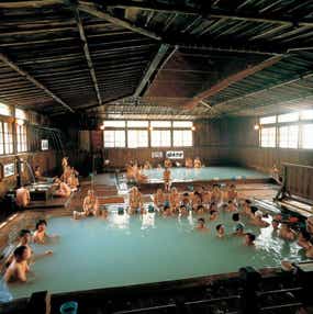 【東京駅・上野駅・大宮駅発】 「乳頭温泉」「酸ヶ湯温泉」「玉川温泉」みちのく秘湯めぐりと 絶景のローカル線「五能線」・男鹿半島の「なまはげ」(3日間)