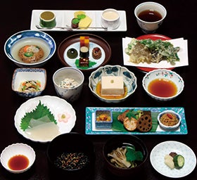 龍野・花田・三木　発
大願寺の薬草料理と樹齢300年“又兵衛桜”2