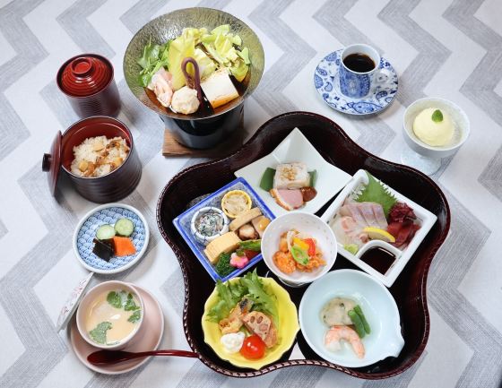 【バスハイク／博多発着】 添乗員同行 春の筑豊さんぽ 可愛いひよ子の工場見学と茶寮このみで和ランチ 福智山ろく花公園と 今年リニューアルオープンのもち吉工場直売所1