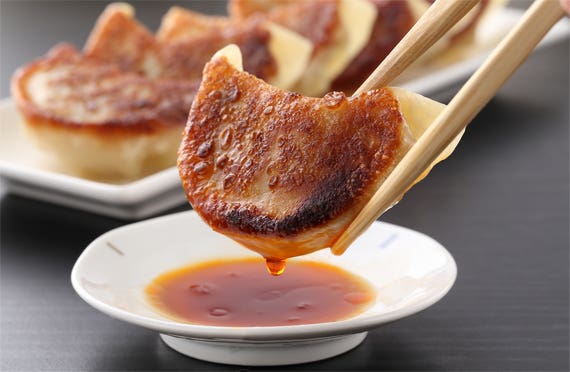 【東京発】餃子の聖地・宇都宮で食べ歩き満喫1000円分チケット付き！！初秋の世界遺産「日光東照宮」散策＆旬の梨狩りも体験★　日帰りバスツアー1