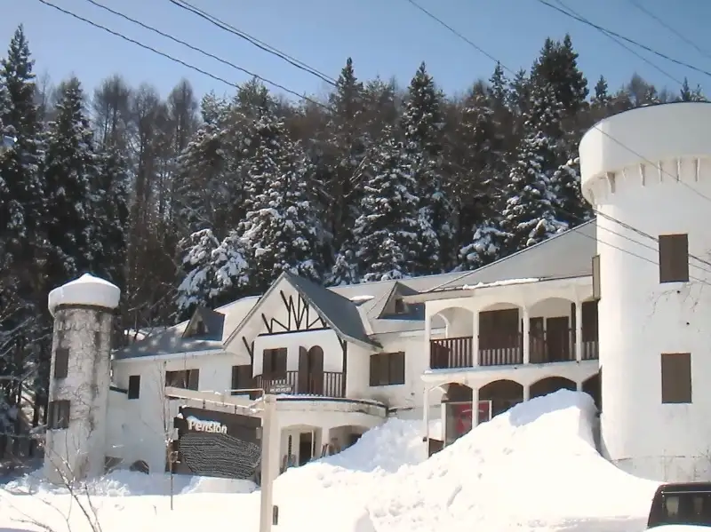 夜発バス／新宿・池袋発　シャトーテル北志賀　X-JAM高井富士＆よませスキー場スキー場　選べるリフト券｜ゲレンデまで徒歩3分！夕食は人気の鍋料理60分食べ放題！1