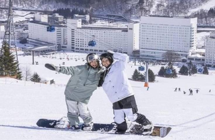 【往復新幹線指定席で行く】「苗場スプリングスホテル」 1泊2日【リフト1日券付】【夕食・翌朝食付】2