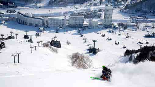 【柏朝発】ぶっとび！日帰りスキー＆スノボ｜苗場スキー場（リフト券付）