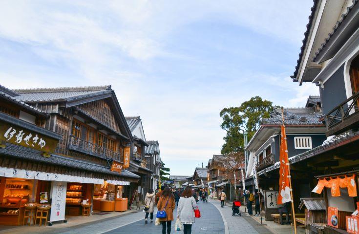 [名古屋発]日本最高位の神社「伊勢神宮」を外宮から内宮参拝＆夫婦岩で有名な二見興玉神社も参拝！3