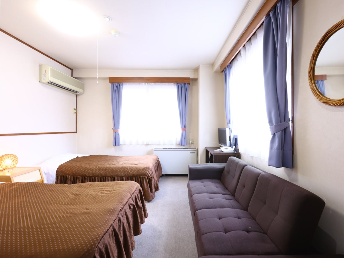 【長野駅】朝出発　バスで行く　ホテルサンプラザ栂池　２泊　つがいけマウンテンリゾートリフト券付宿泊パック／３日目も利用できるリフト券に変更も可能／栂池の中心に位置し、ゴンドラ駅まで徒歩２分。温泉大浴場・サウナが楽しめるお宿。2