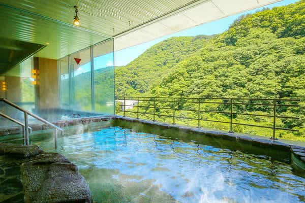 【栃木県内発】 1泊4食付き！福島巨峰狩り食べ放題と東山温泉　会津まちあるきスイーツ・裏磐梯五色沼・猪苗代ハーブ園・大内宿　2日間1