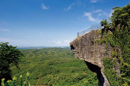 さいたま新都心発 絶景鋸山地獄のぞき・絶景濃溝の滝・秘境原岡桟橋 房総爽やかドライブ 日帰り　山・滝・海からのぞむ！
