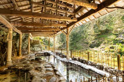 【新千歳空港発】 宮城開運巡り・定義如来西方寺、仙台牛すき焼き鍋＆生まぐろ丼の昼食と仙台作並温泉2日間