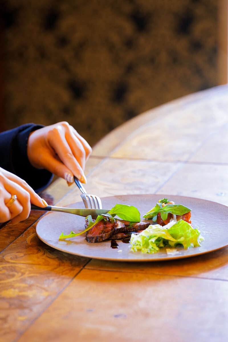 【大阪府内発】 こんな旅してみたかった！オーベルジュフレンチの森で本格フレンチと 須磨離宮王侯貴族のバラ園　日帰り3