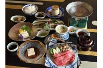 【YUTORI】【名古屋駅発】＊日帰り昼食付＊近江　創業約２６０年の老舗料亭『日本料理「竹平楼」静寂と美食に心癒される和の旅』1