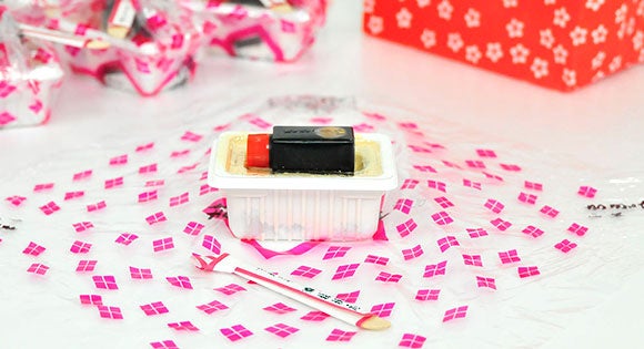 ＜新宿発・西船橋発＞ 富士山麓を彩るピンクの絨毯♪ 本栖湖・富士芝桜まつり と スイス＆山梨の郷土料理バイキングの昼食　～大人気！「信玄餅詰め放題」のお土産付き♪～3