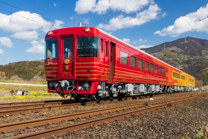 【2026年10月10日(土)・2027年3月13日(土)出発】 【レフ松山市駅ｂｙベッセルホテルズ】 JR四国観光列車「伊予灘ものがたり」で モーニング～しまなみ海道・松山城と伊予の小京都大洲へ1泊2日