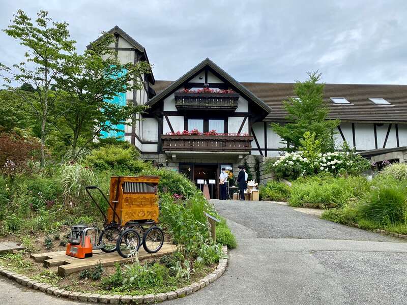【福岡・熊本・鹿児島県内／博多駅・小倉駅発】 Ｓ席で鑑賞する宝塚大劇場「月組」公演とROKKO森の音ミュージアム２日間2