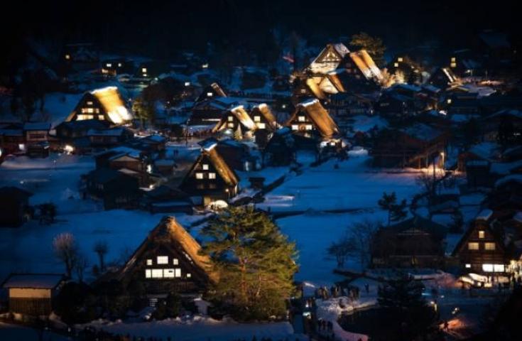 [名古屋11時発]期間限定！！2027年「世界遺産・白川郷ライトアップ」と高山古い街並み散策！夕食は古民家レストランで絶品の飛騨豚定食をご堪能！1