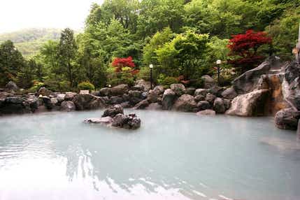 【山口宇部空港発】 秋の北海道　名湯＆名旅館の旅　登別温泉・湯の川温泉・定山渓温泉４日間　函館・有珠山ロープウェイ・大沼公園遊覧船・豊平峡ダム
