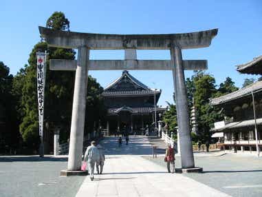 【和歌山・岸和田・伊賀ドライブイン発】伊勢神宮内宮&豊川稲荷 初詣と深海生物で話題「竹島水族館」 2日間