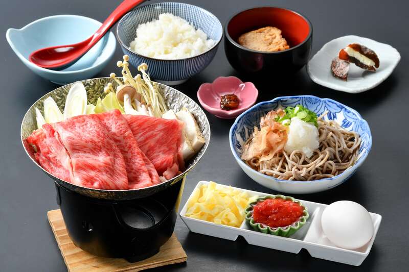 【大分県内／小倉駅発】 北陸グルメ食べつくし！たらふくまんぷく紀行　東尋坊温泉・加賀山代温泉２名湯　福井・石川・岐阜３県周遊プレミアム３日間2