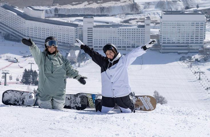 「旅せよ平日！キャンペーン」【往復新幹線指定席で行く】「苗場プリンスホテル」4号館(ゲレンデビュー) 1泊2日【滞在中リフト券付】！レンタルセット＆ウェア付【翌朝食付】1