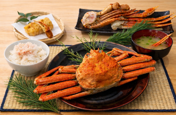 【早割30】[横浜発]贅沢ズワイガニ御膳を堪能!!なんと『ズワイガニ』食べ放題＆赤い宝石『サクランボ狩り』食べ放題！爽やかな富士山五合目や花咲く河口湖畔散策、老舗ワインセラーで試飲体験等、山梨の魅力探訪日帰りバスツアー！