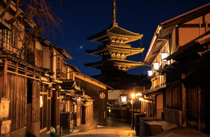 [難波発]京都夜景日帰りツアー(黒毛和牛神戸牛しゃぶしゃぶ/英語ガイド付)1