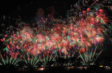 [志木/大宮発]有料観覧席(イス/A席)付！土浦の花火100周年記念。日本三大花火「第94回土浦全国花火競技大会」鑑賞バスツアー