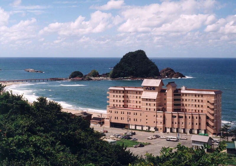 【山形県内発】 5つ星の宿「由良温泉 ホテル八乙女」18時間滞在＆ 庄内の海の幸を食す！あわび＆海鮮しゃぶしゃぶ付 新春めで鯛御膳と 庄内冬の風物詩「日本海寒鱈まつり」（2日間）2